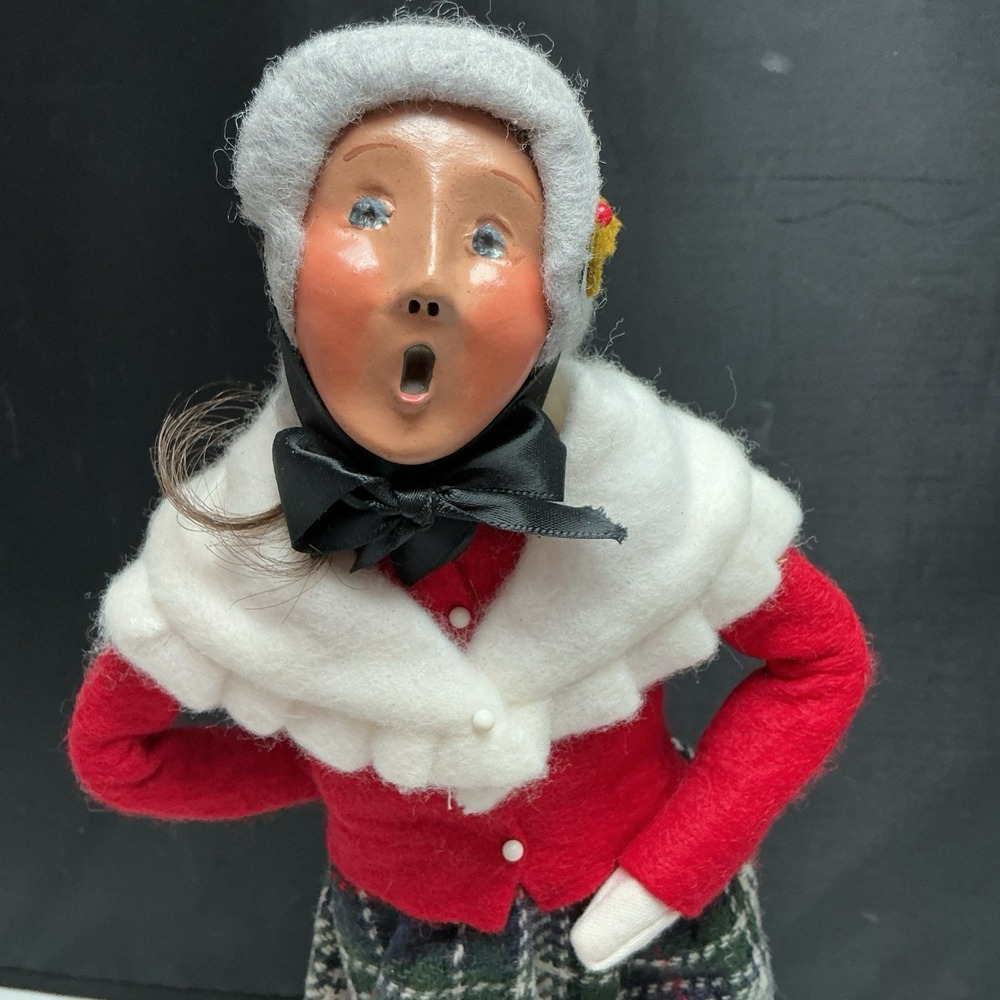 Byers Choice 1993 Limited Edition 53/100 Ice Skater Woman Plaid White Base RARE - Picture 2 of 11